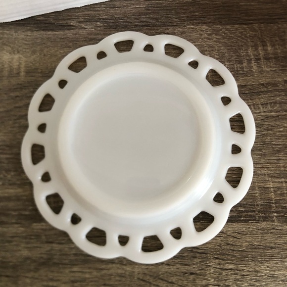 Vtg Hazel Atlas Milk Glass Plate with Lace Edge - Picture 4 of 10